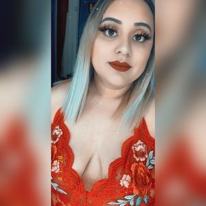 Meet your Posher, Cynthia